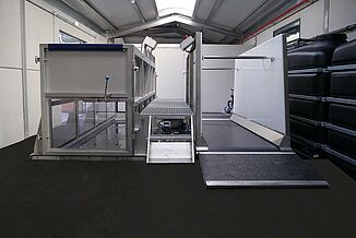 Aquatrainer für Pferde mit passendem Bodenbelag.