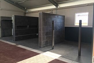 Waschbox für Pferde mit Gummiböden