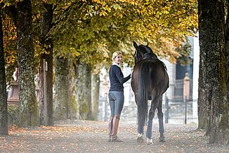 REGUPOL equestrian flooring for stables Dressage rider Nathalie zu Sayn-Wittgenstein leads her horse into the stable