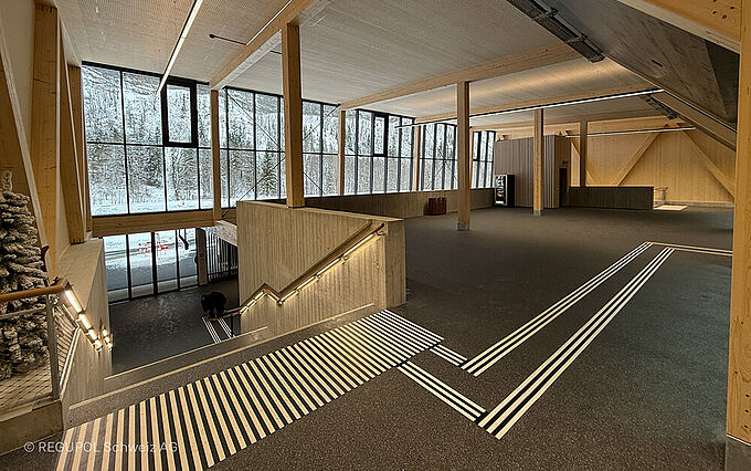 REGUPOL everroll alpine: Mehr Komfort und Rutschsicherheit für die steilste Pendelbahn der Welt