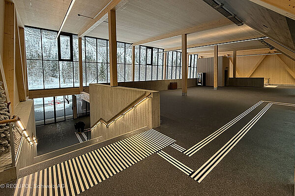 REGUPOL everroll alpine: Mehr Komfort und Rutschsicherheit für die steilste Pendelbahn der Welt