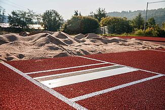 Anlaufbahn für Sprungdisziplinen Anlaufbahn für Sprunggrube aus Kunststoff