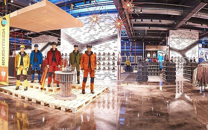 REGUPOL Fallschutzplatten im Store von Engelbert Strauss REGUPOL Fallschutzplatten im Store von Engelbert Strauss