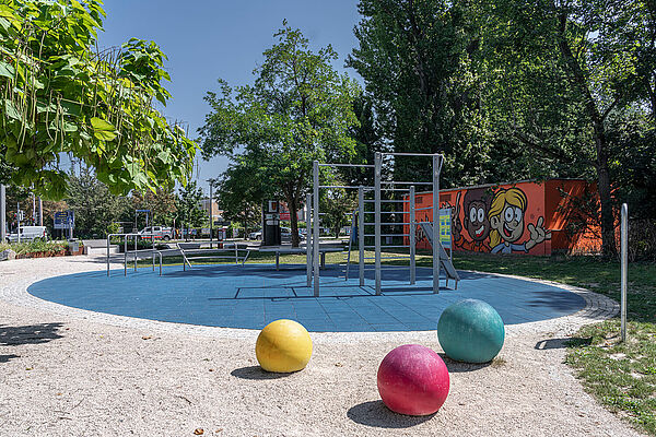 Calisthenics-Anlage am Rudolf-Hoffmann-Platz in Ludwigshafen Calisthenics-Anlage am Rudolf-Hoffmann-Platz in Ludwigshafen