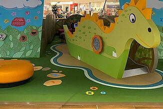 Indoorspielfläche mit REGUPOL playfix indoor Bodenbelag Kinderfreundliche Indoorspielfläche mit elastischem REGUPOL playfix indoor Bodenbelag für maximale Sicherheit und Langlebigkeit.